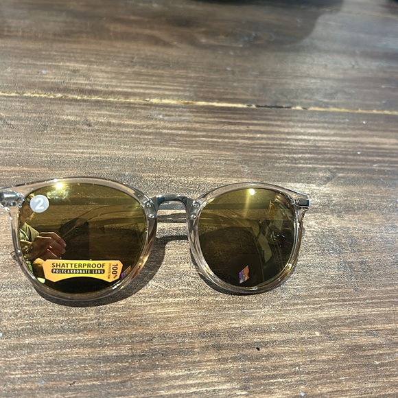 Sunglasses - Picture 3 of 4